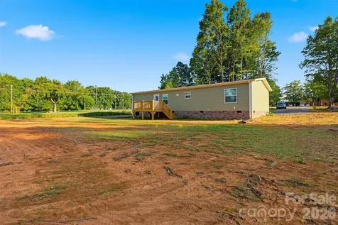 4433 Old Us 421 Highway W Yadkinville NC 27055