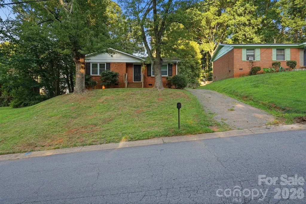 6805 Deanwood Place Charlotte NC 28217