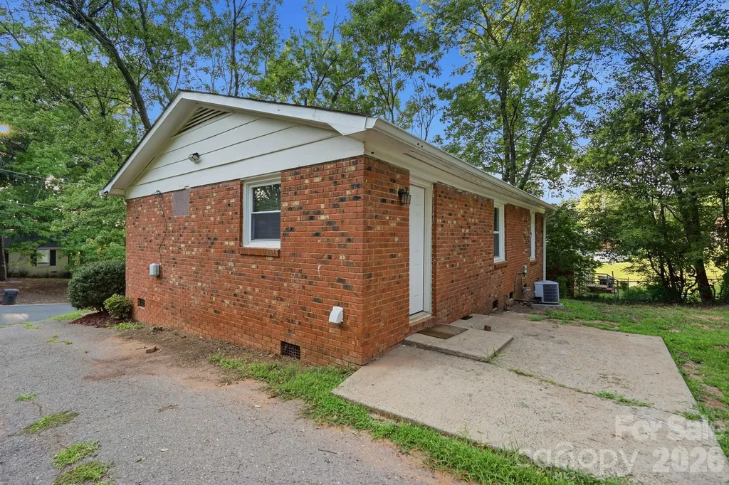 6805 Deanwood Place Charlotte NC 28217