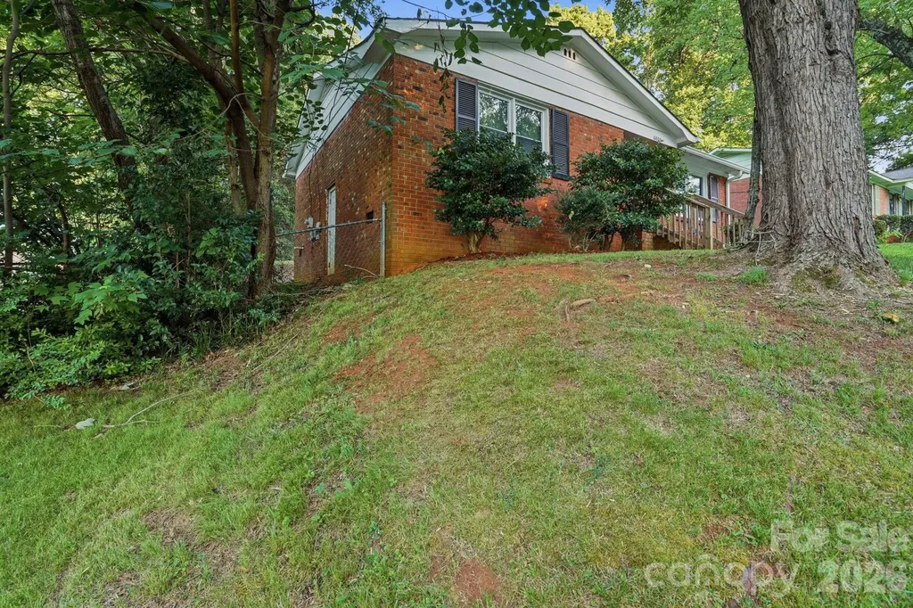6805 Deanwood Place Charlotte NC 28217