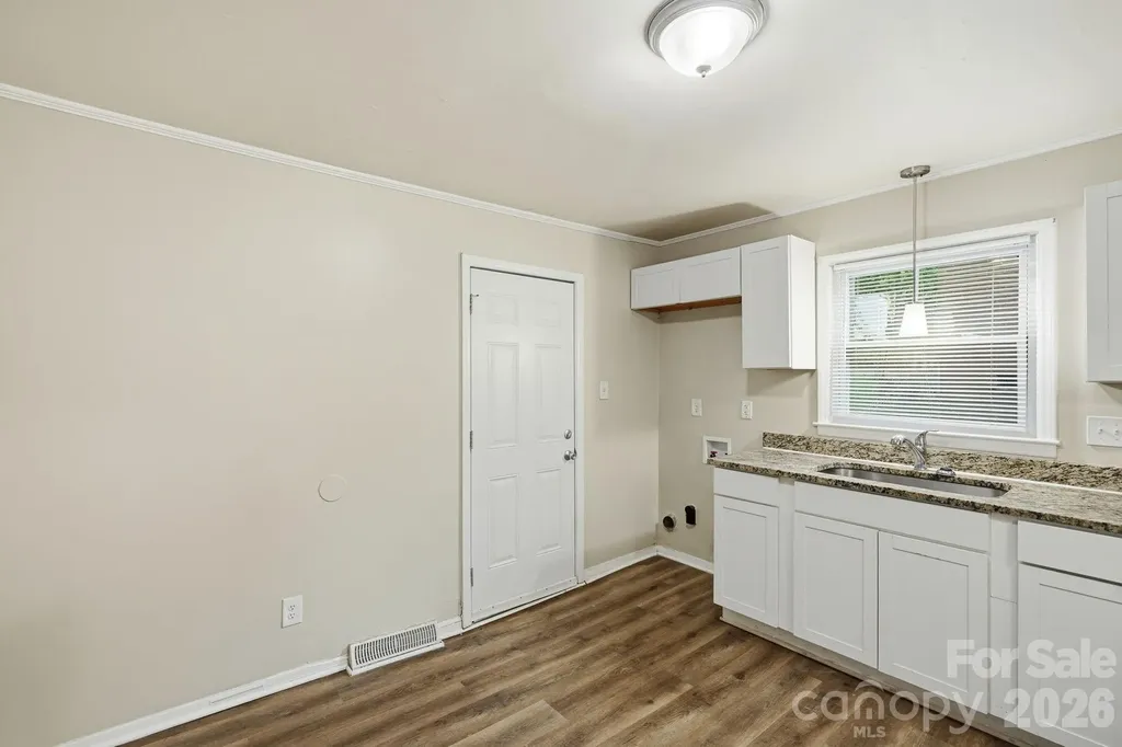 6805 Deanwood Place Charlotte NC 28217
