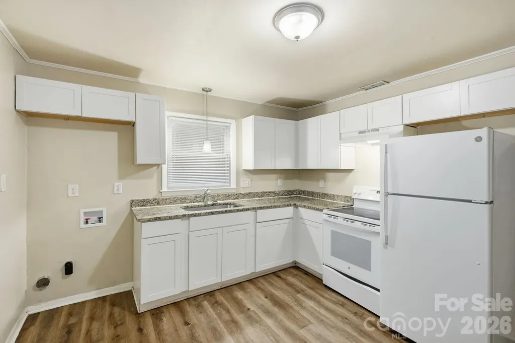 6805 Deanwood Place Charlotte NC 28217