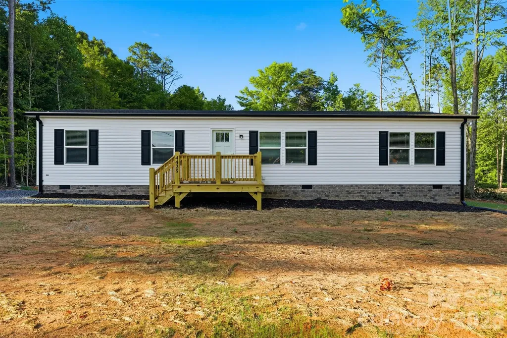 4425 Old Us 421 Highway W Yadkinville NC 27055