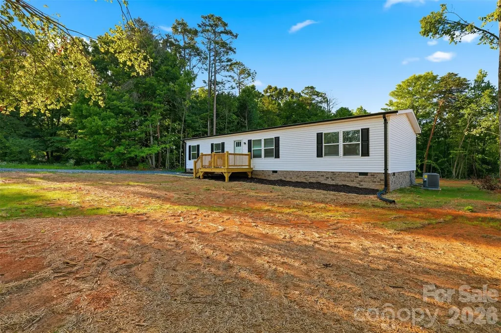 4425 Old Us 421 Highway W Yadkinville NC 27055