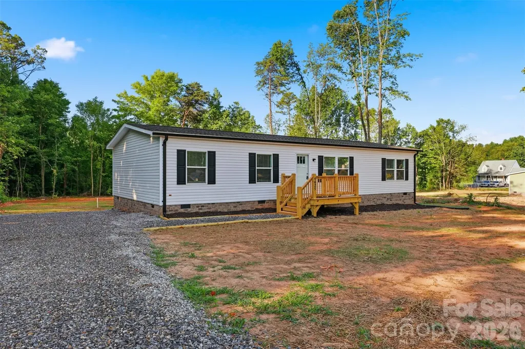 4425 Old Us 421 Highway W Yadkinville NC 27055