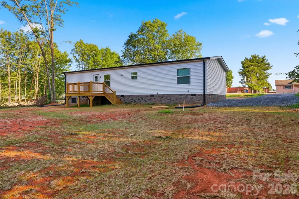 4425 Old Us 421 Highway W Yadkinville NC 27055