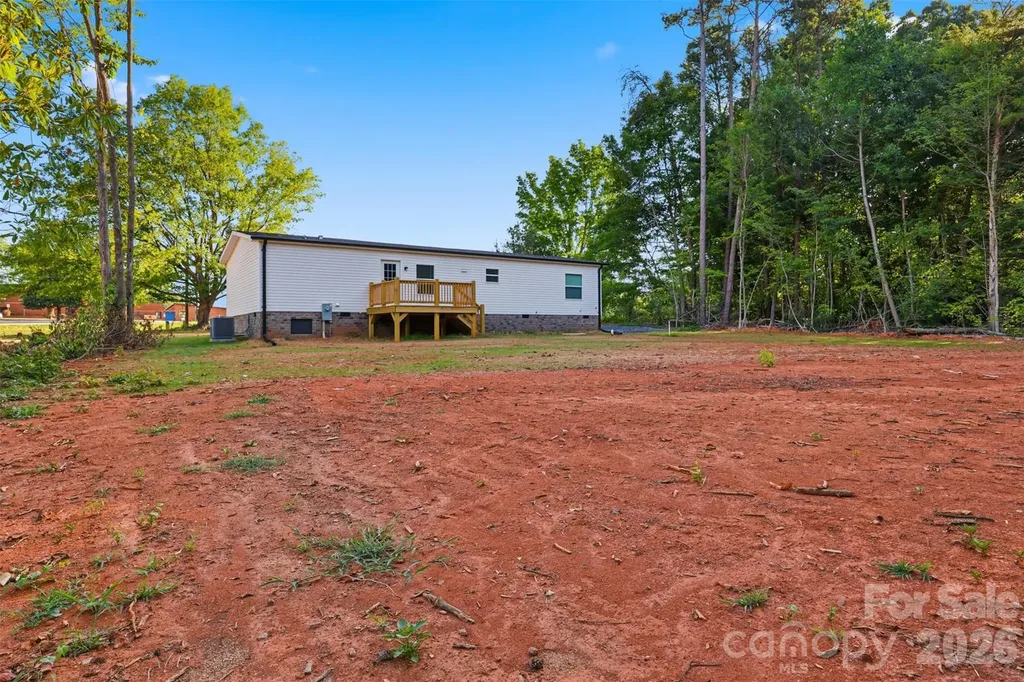 4425 Old Us 421 Highway W Yadkinville NC 27055