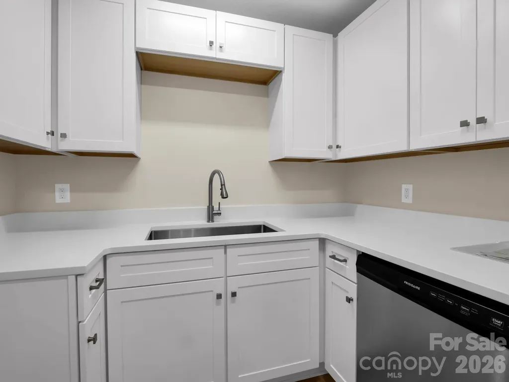 520 Courtwood Lane Hendersonville NC 28739