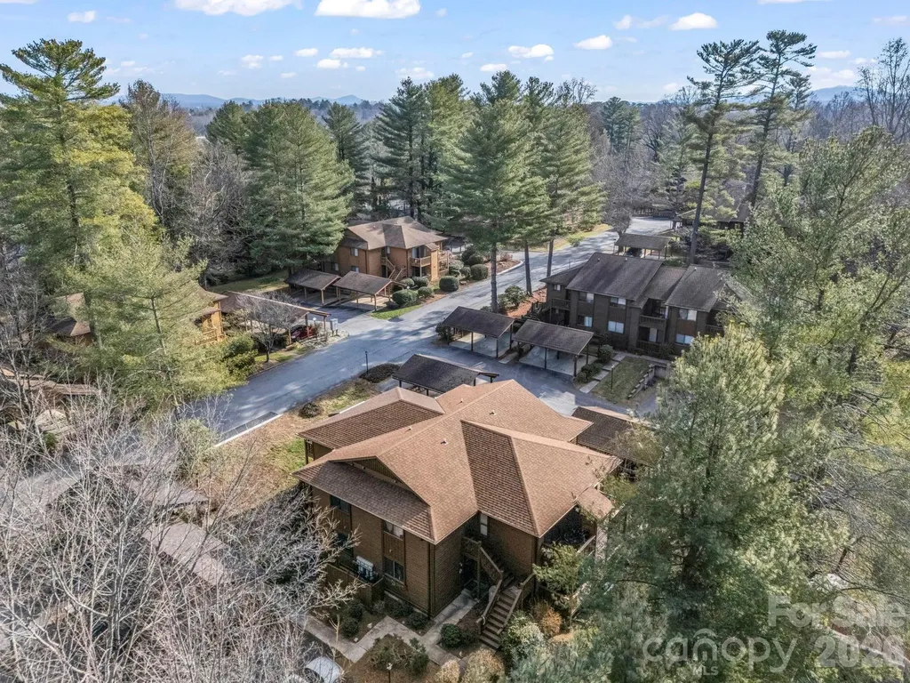 520 Courtwood Lane Hendersonville NC 28739