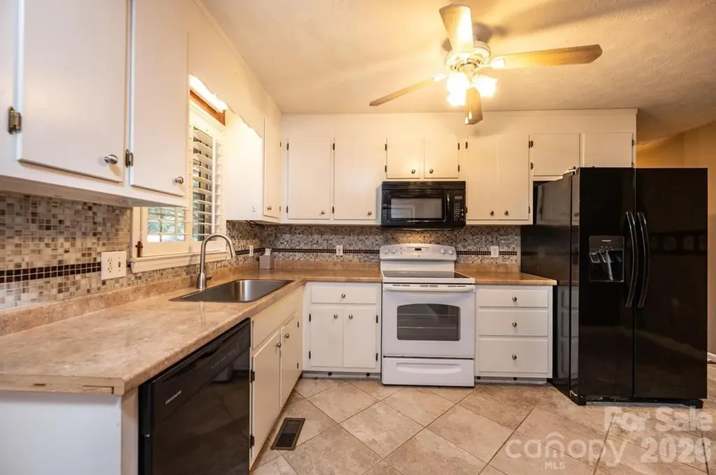 185 Hickman Avenue Hudson NC 28638