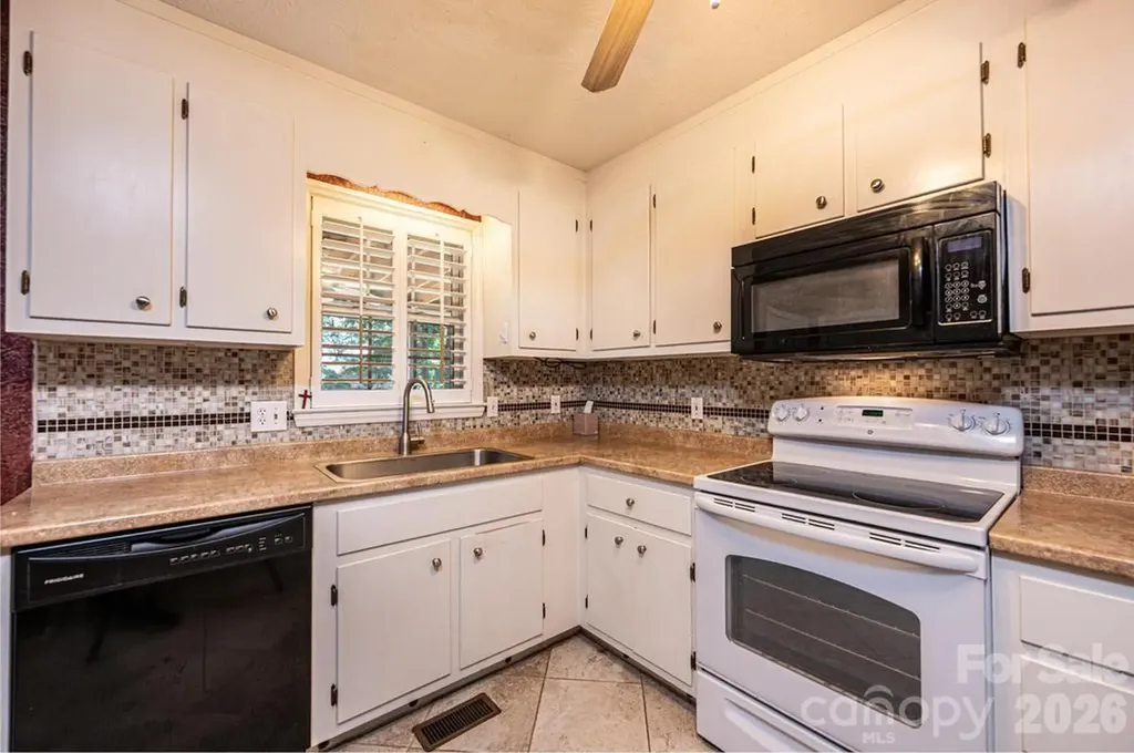 185 Hickman Avenue Hudson NC 28638