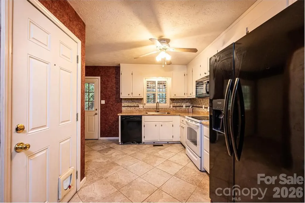 185 Hickman Avenue Hudson NC 28638