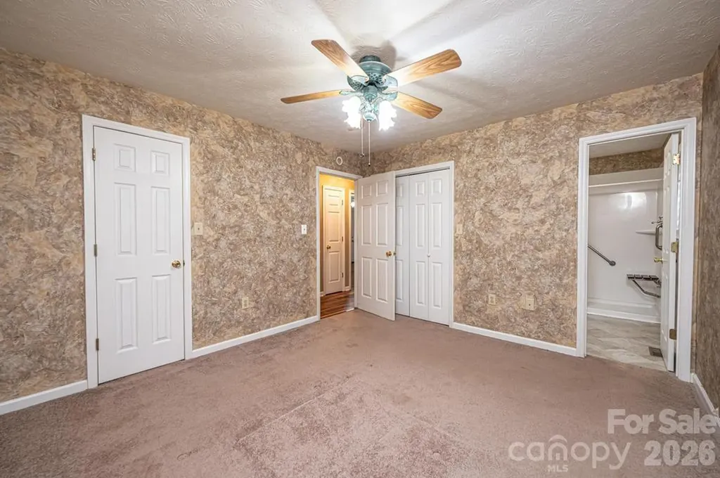 185 Hickman Avenue Hudson NC 28638