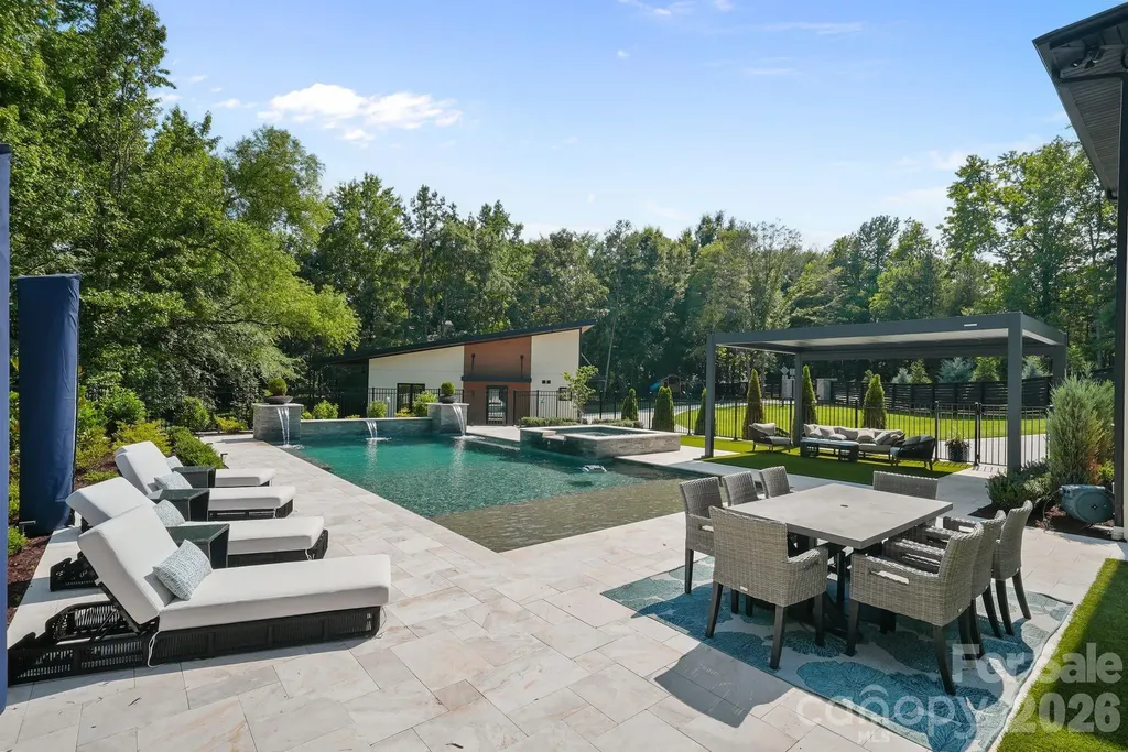 1064 Greylyn Drive Matthews NC 28104
