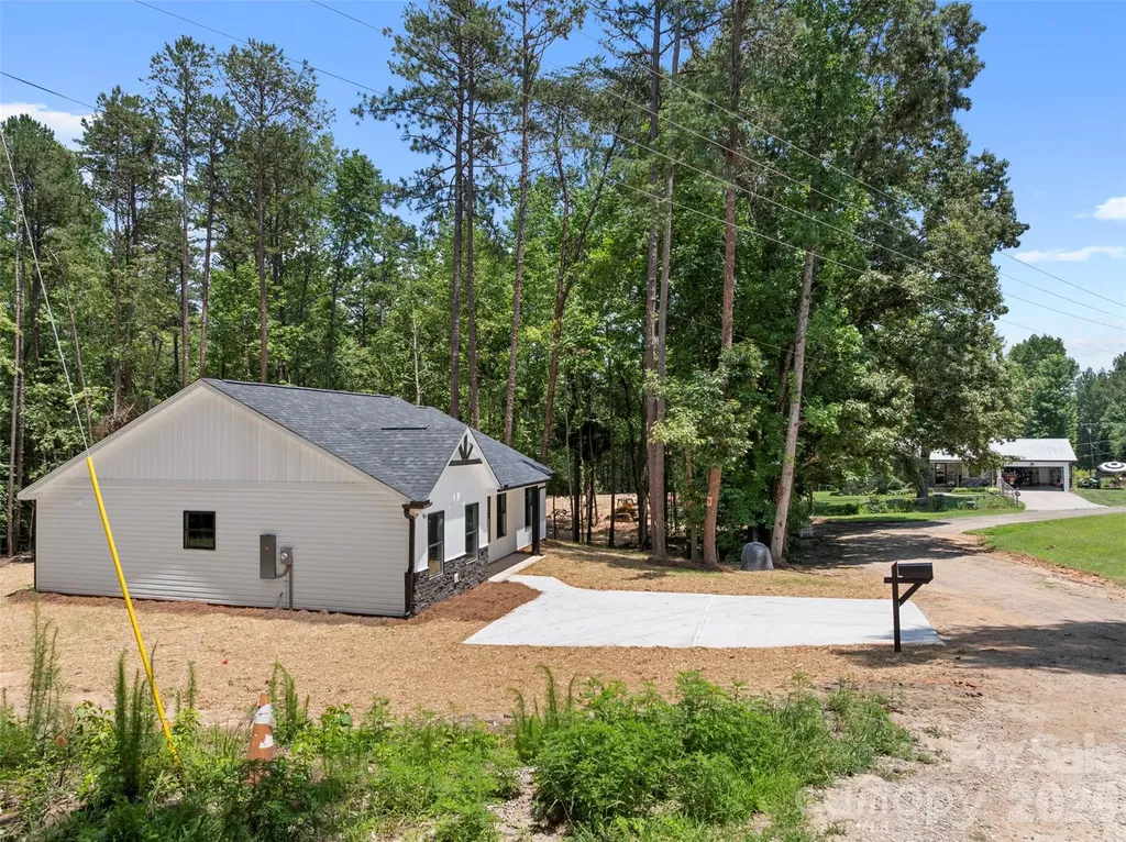 1733 Rollingwood Drive Kannapolis NC 28081