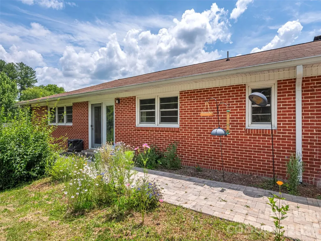 46 Flint Street Waynesville NC 28786