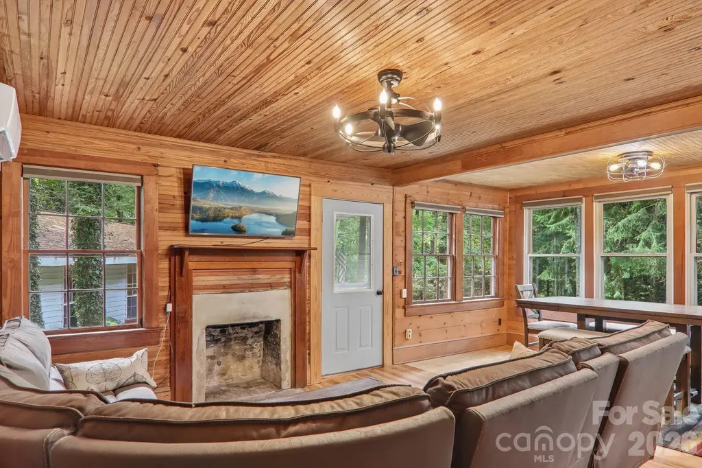 61 Bo Diddly Lane Cedar Mountain NC 28718