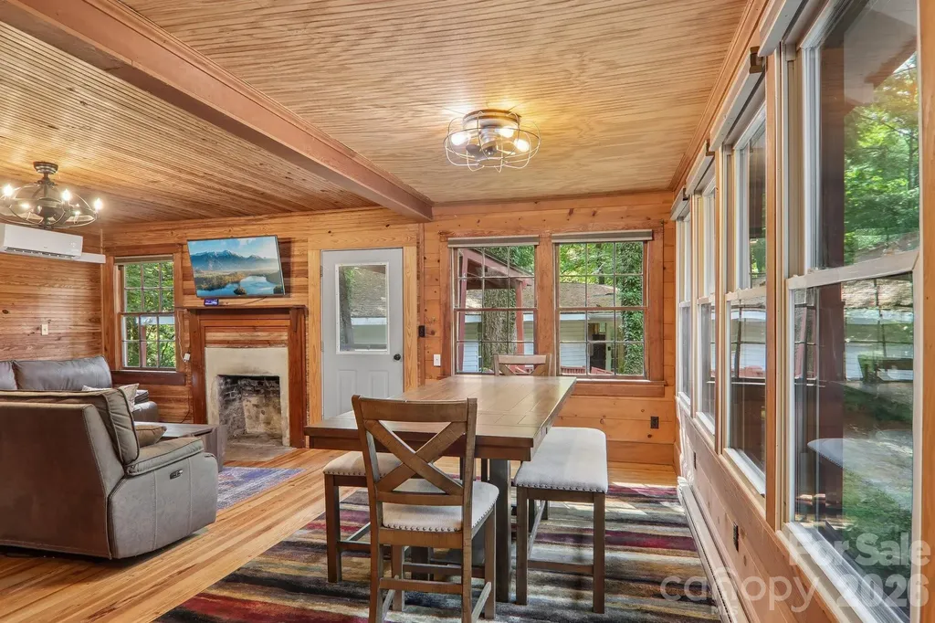 61 Bo Diddly Lane Cedar Mountain NC 28718