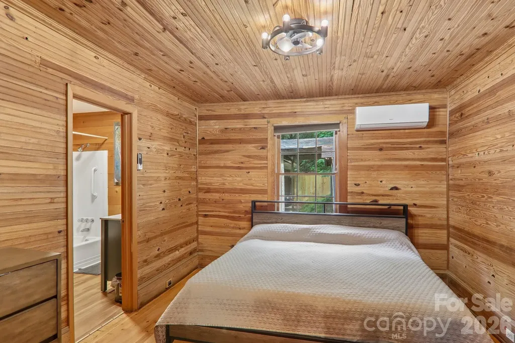 61 Bo Diddly Lane Cedar Mountain NC 28718