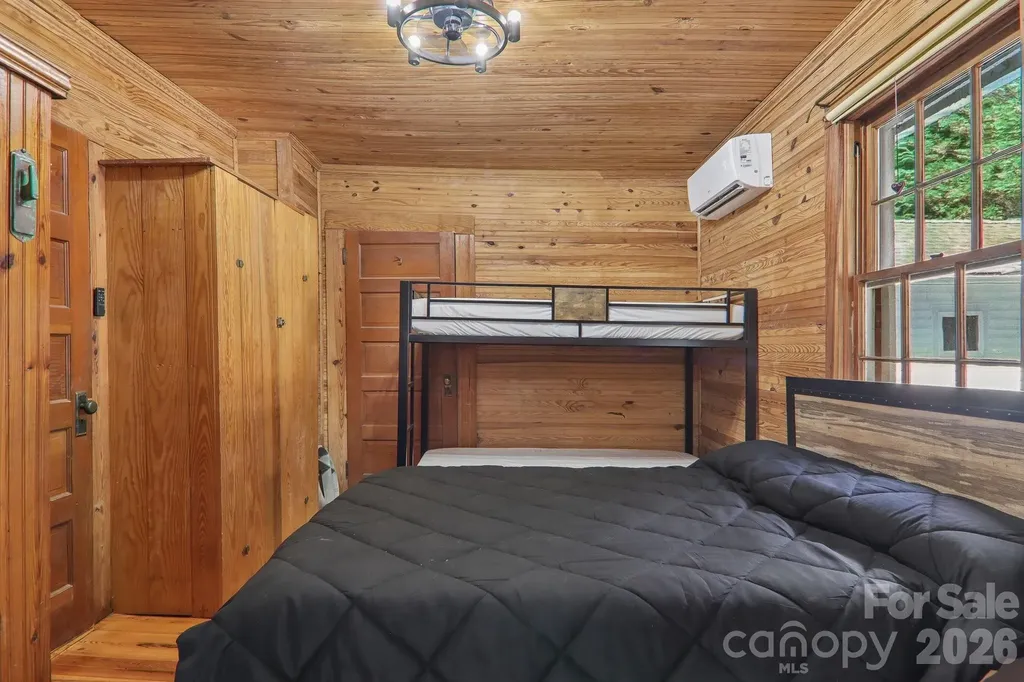 61 Bo Diddly Lane Cedar Mountain NC 28718