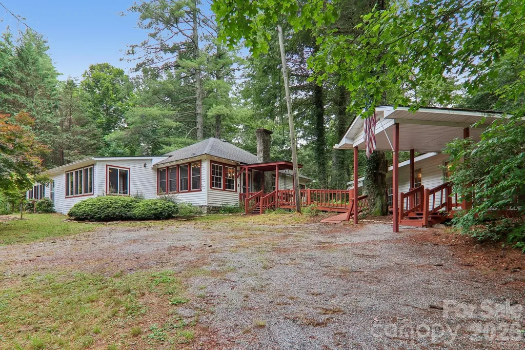 61 Bo Diddly Lane Cedar Mountain NC 28718