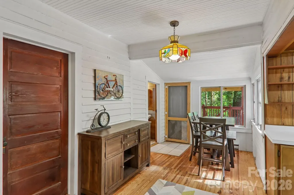 61 Bo Diddly Lane Cedar Mountain NC 28718
