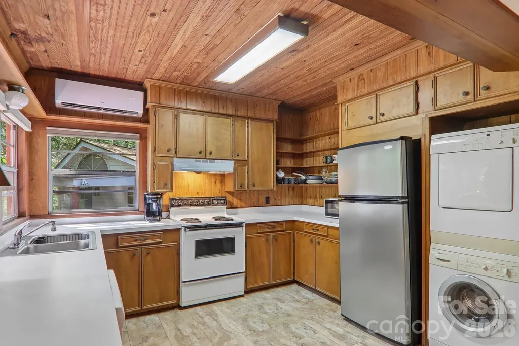 61 Bo Diddly Lane Cedar Mountain NC 28718