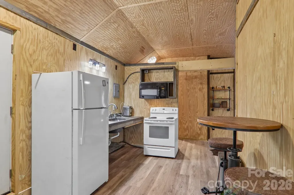 61 Bo Diddly Lane Cedar Mountain NC 28718