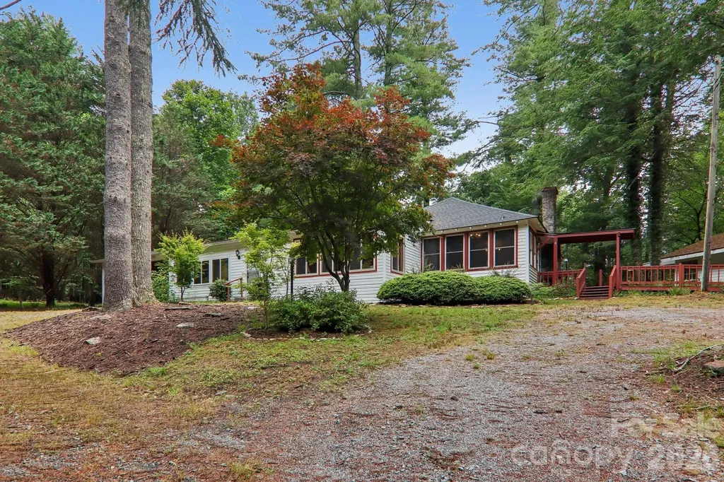 61 Bo Diddly Lane Cedar Mountain NC 28718