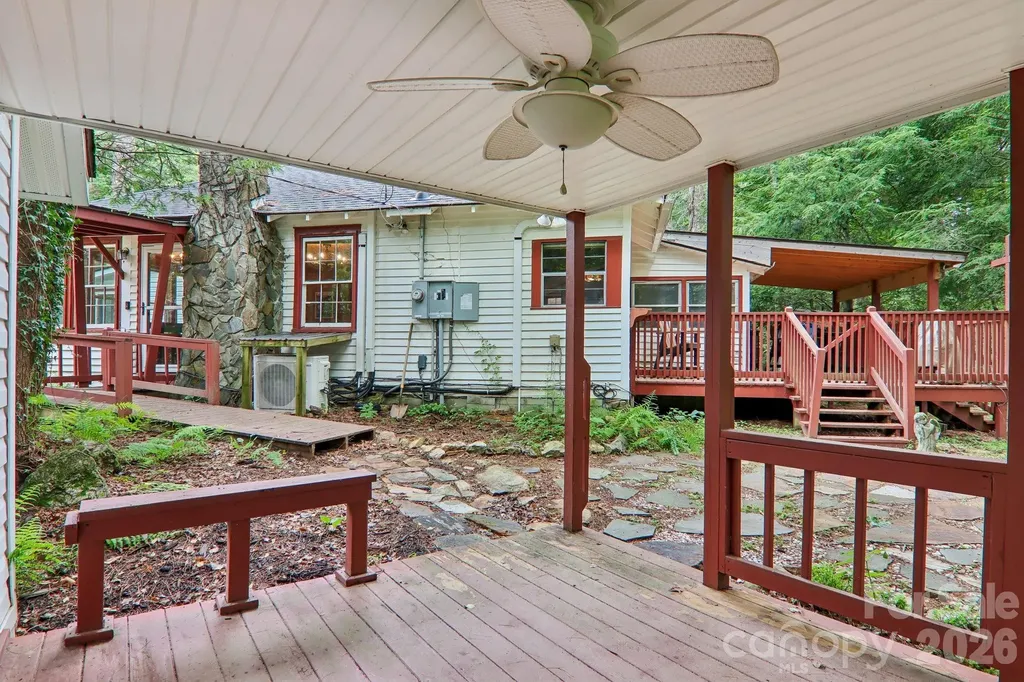 61 Bo Diddly Lane Cedar Mountain NC 28718