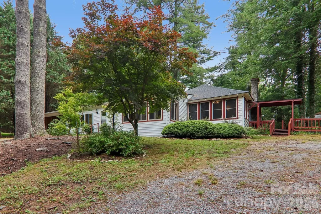 61 Bo Diddly Lane Cedar Mountain NC 28718