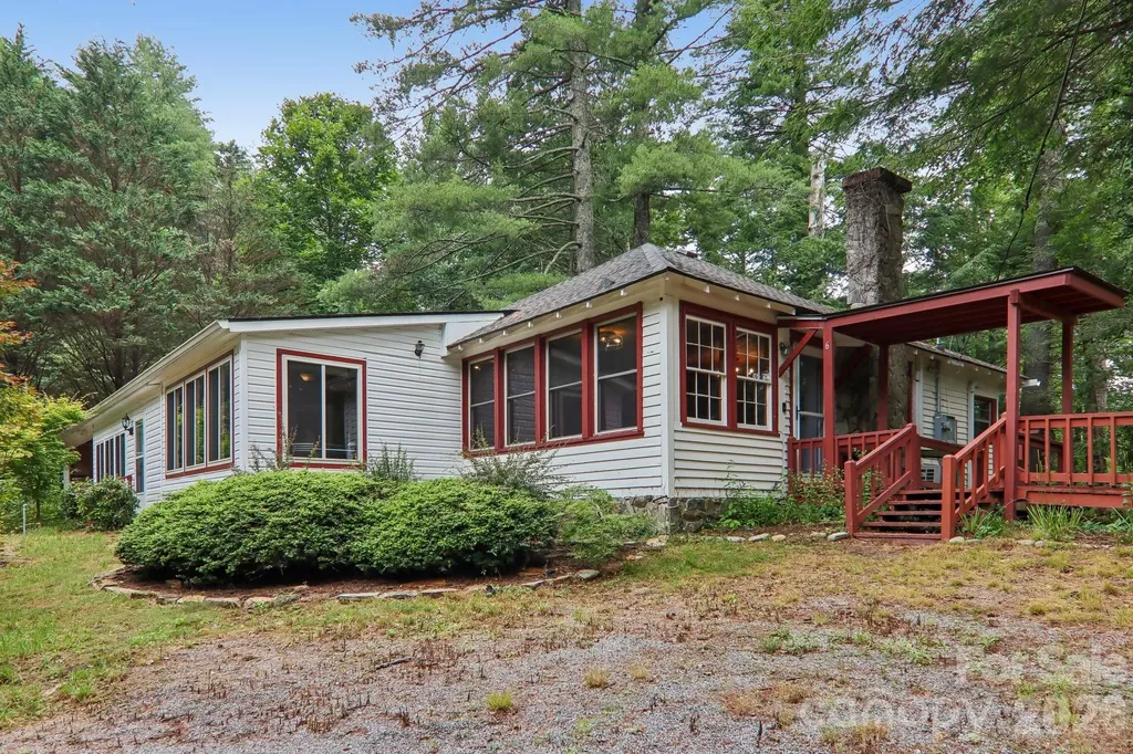 61 Bo Diddly Lane Cedar Mountain NC 28718