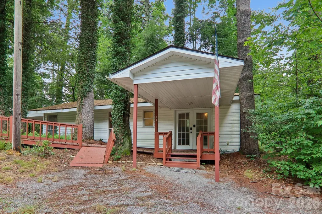 61 Bo Diddly Lane Cedar Mountain NC 28718