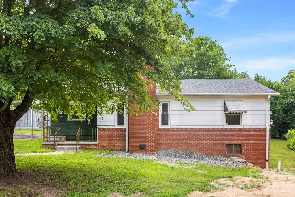 1302 W Gold Street Extension Kings Mountain NC 28086