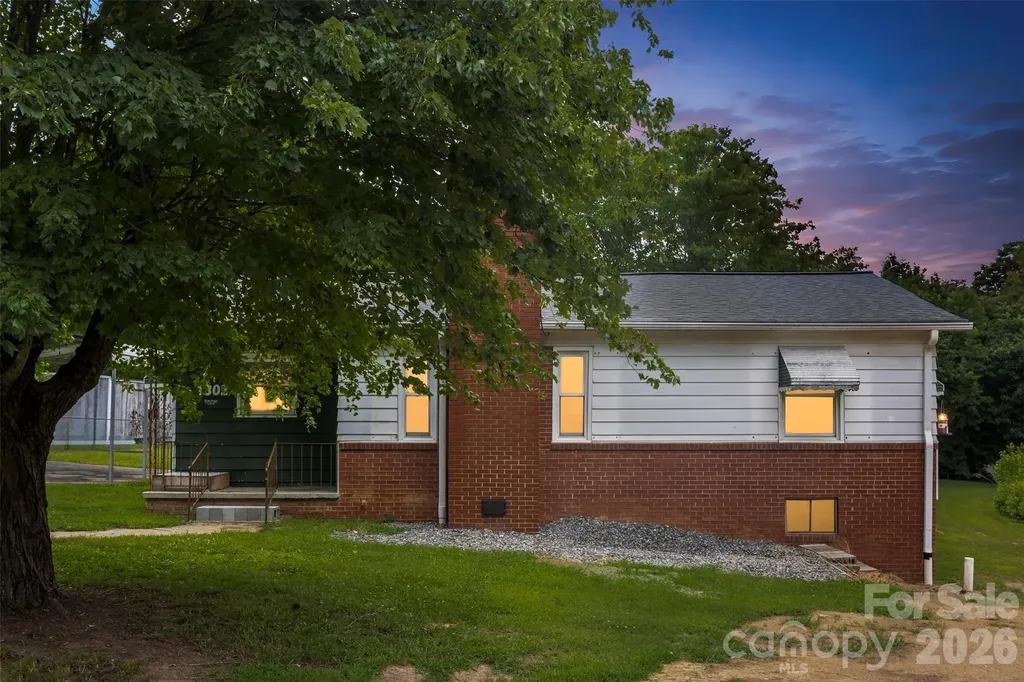 1302 W Gold Street Extension Kings Mountain NC 28086