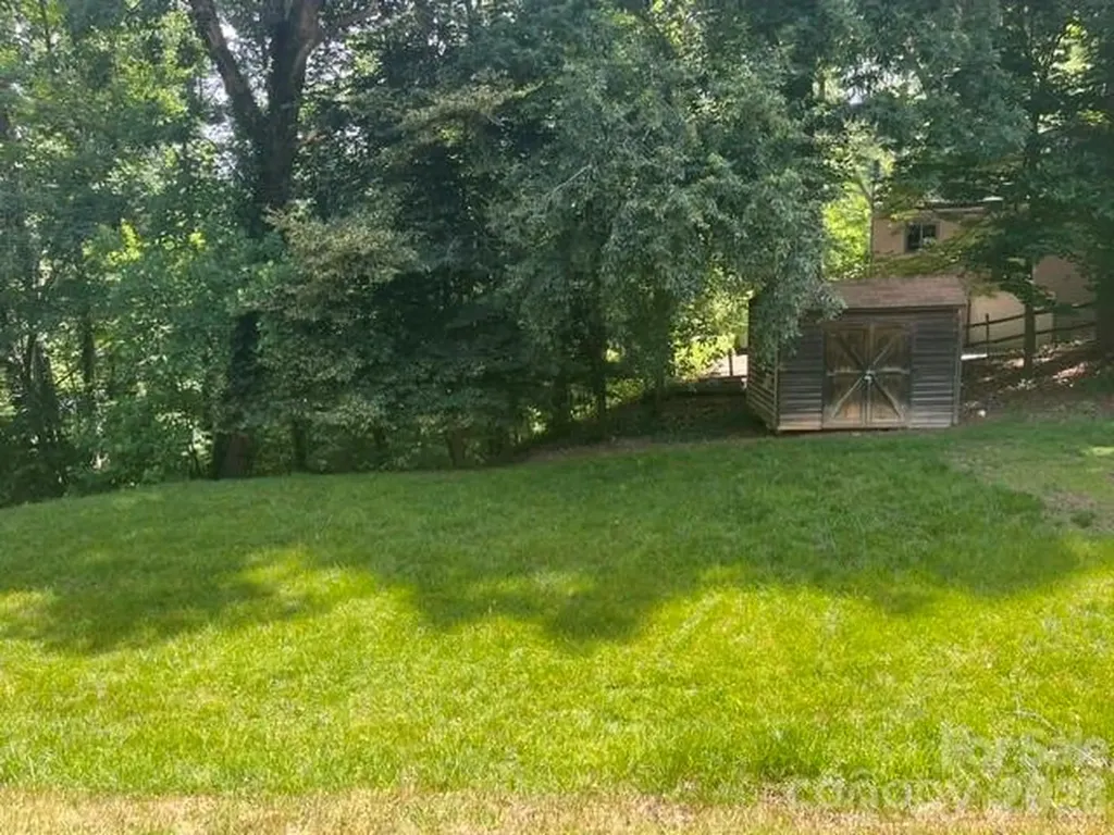 14 Valle Vista Drive Asheville NC 28804