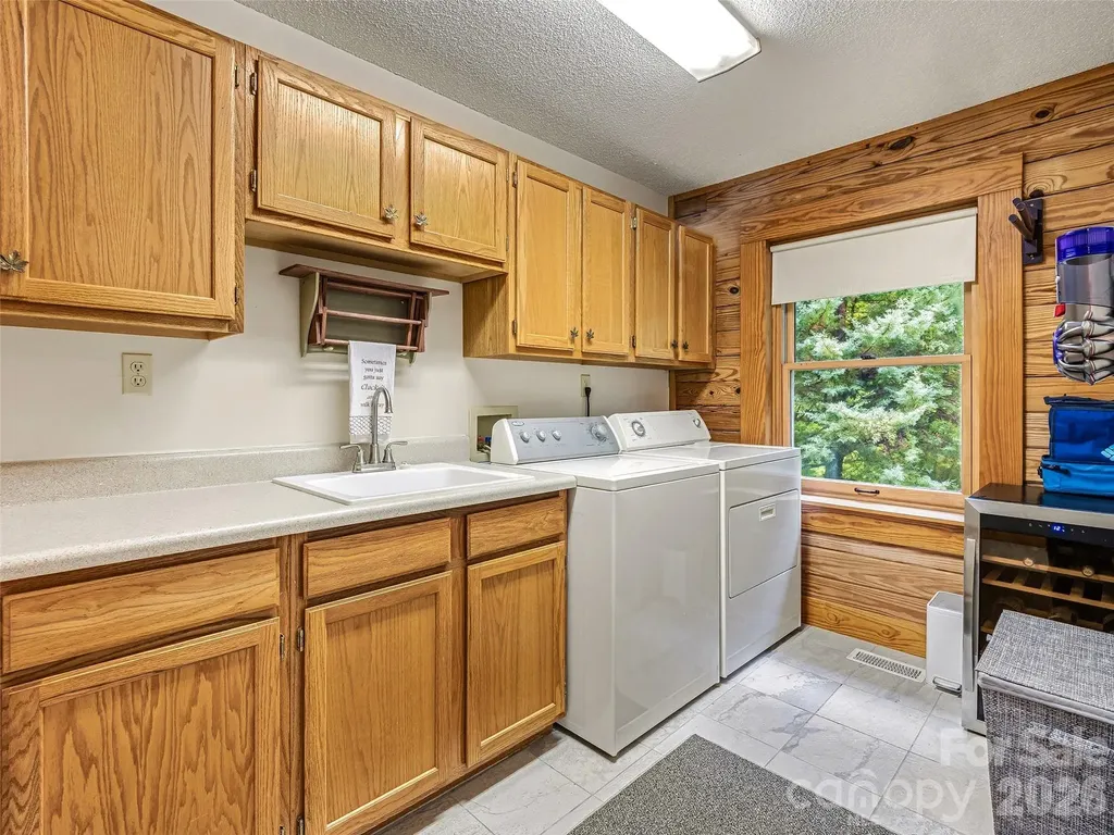 280 Laurel Creek Cedar Mountain NC 28718