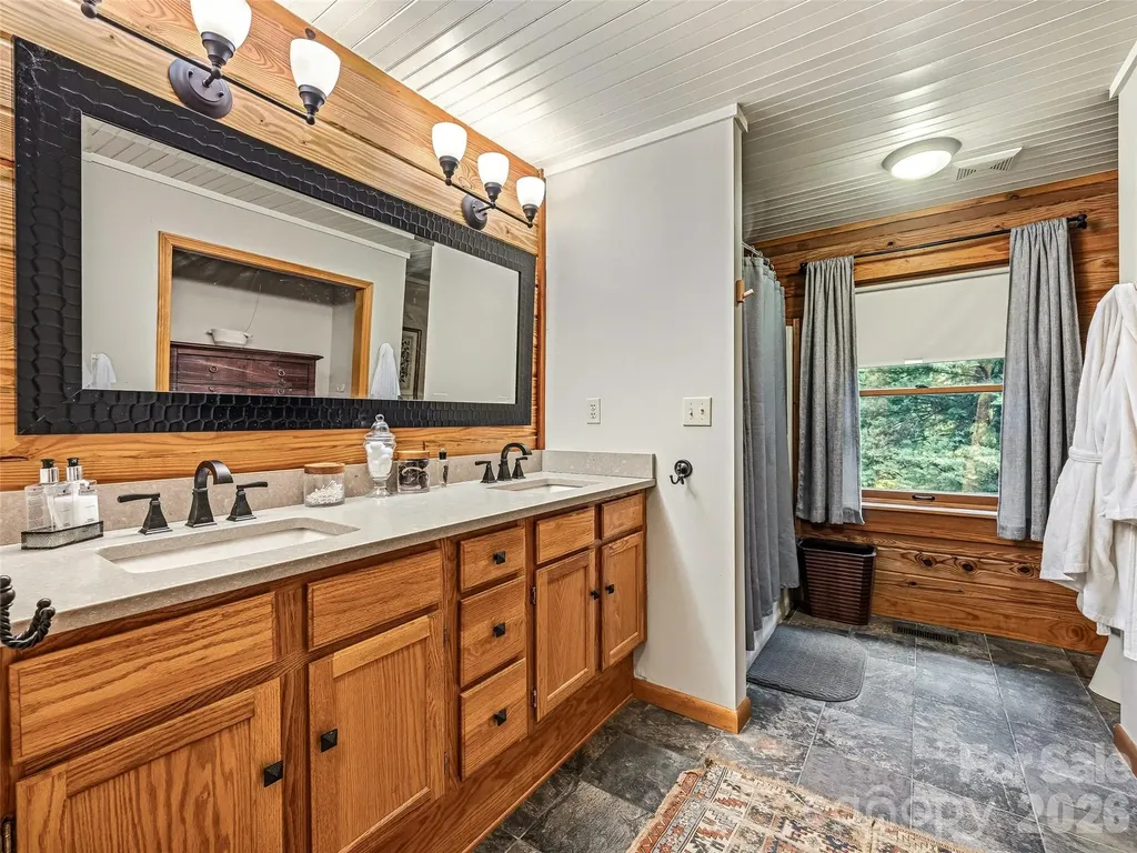 280 Laurel Creek Cedar Mountain NC 28718