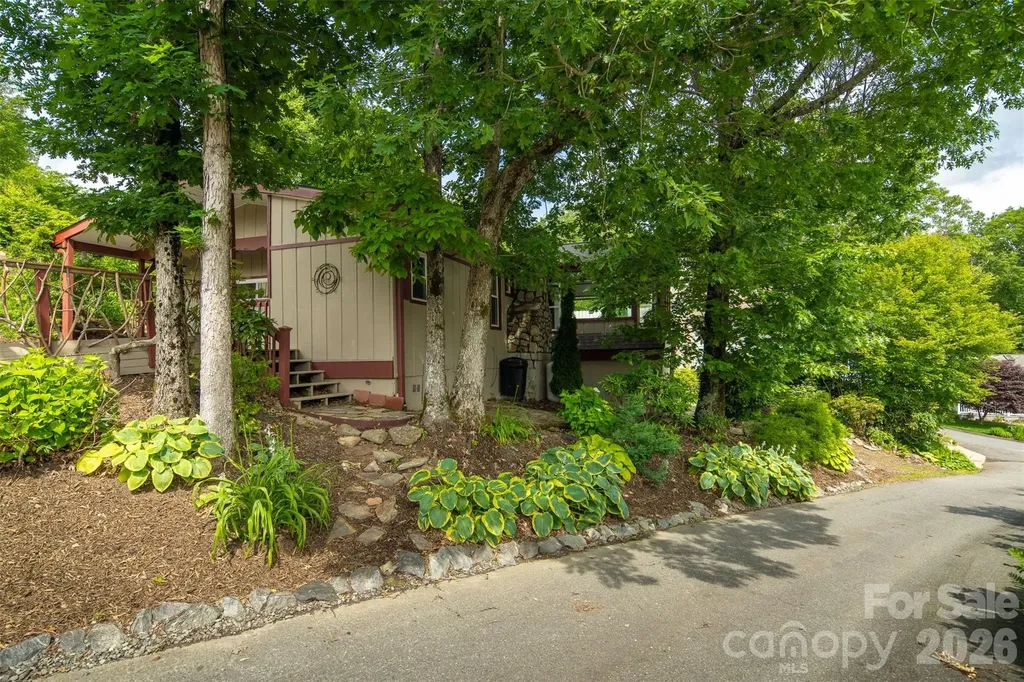 335 Snowshoe Loop Newland NC 28657