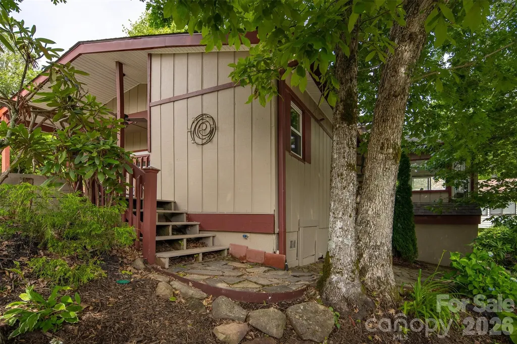 335 Snowshoe Loop Newland NC 28657