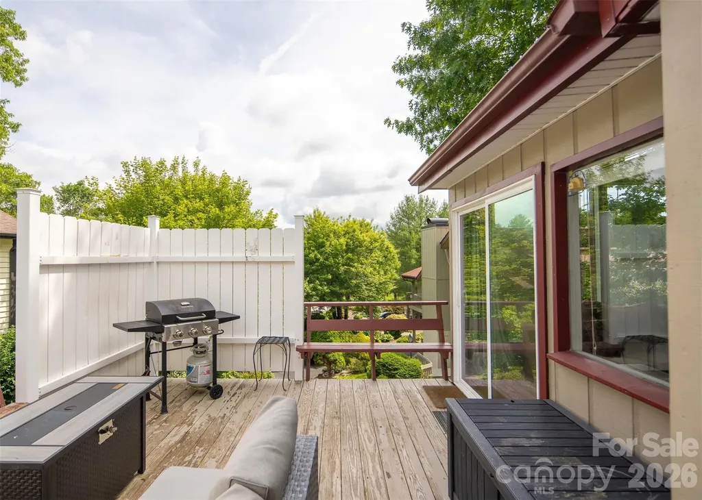 335 Snowshoe Loop Newland NC 28657