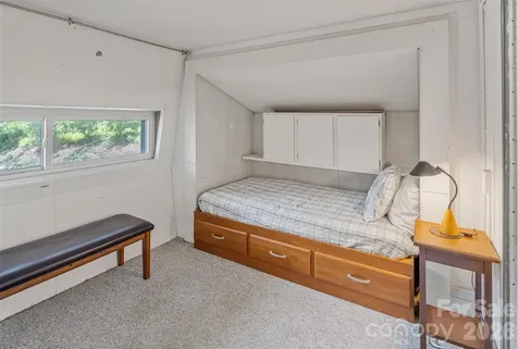 335 Snowshoe Loop Newland NC 28657