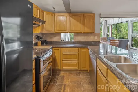335 Snowshoe Loop Newland NC 28657