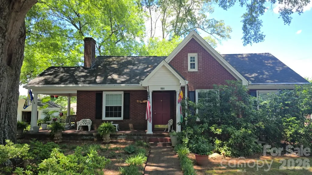 806 S Main Avenue Newton NC 28658