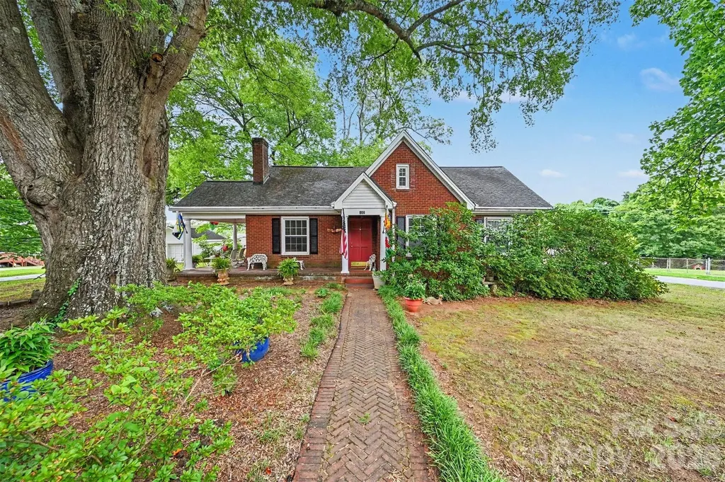 806 S Main Avenue Newton NC 28658
