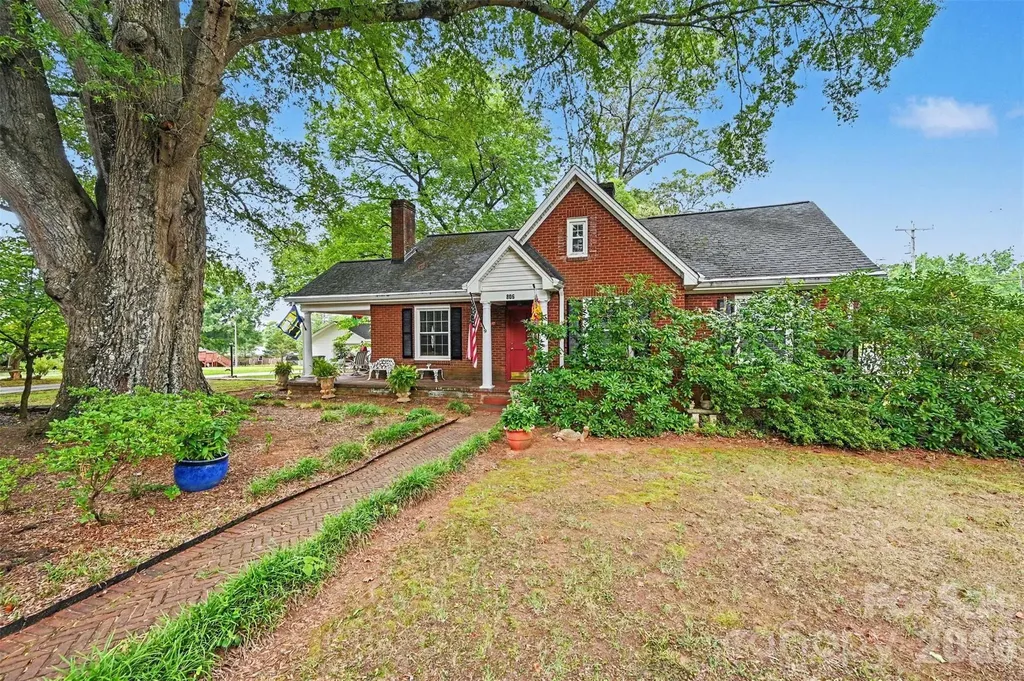 806 S Main Avenue Newton NC 28658