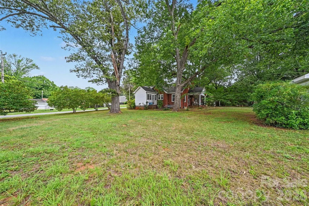 806 S Main Avenue Newton NC 28658