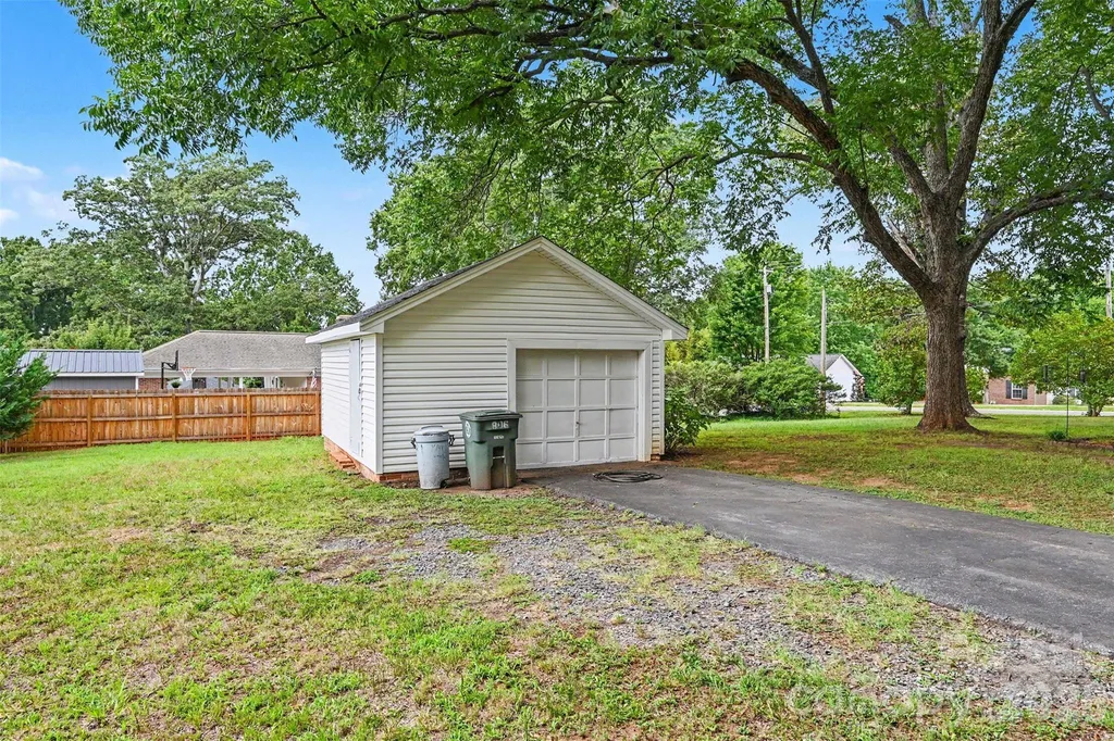 806 S Main Avenue Newton NC 28658