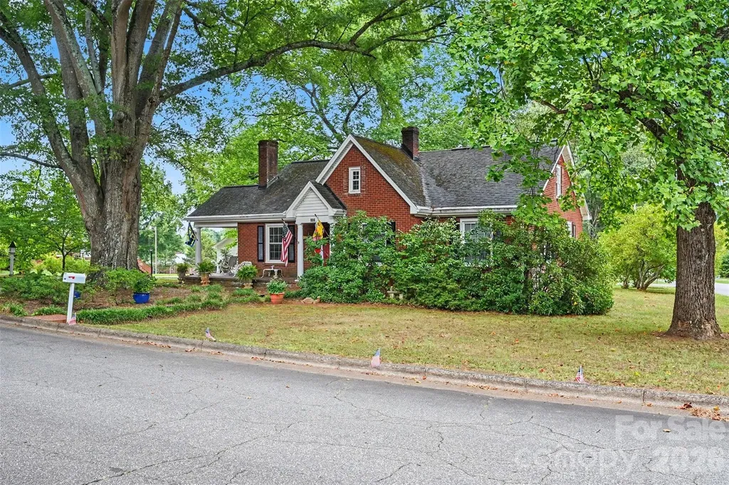 806 S Main Avenue Newton NC 28658