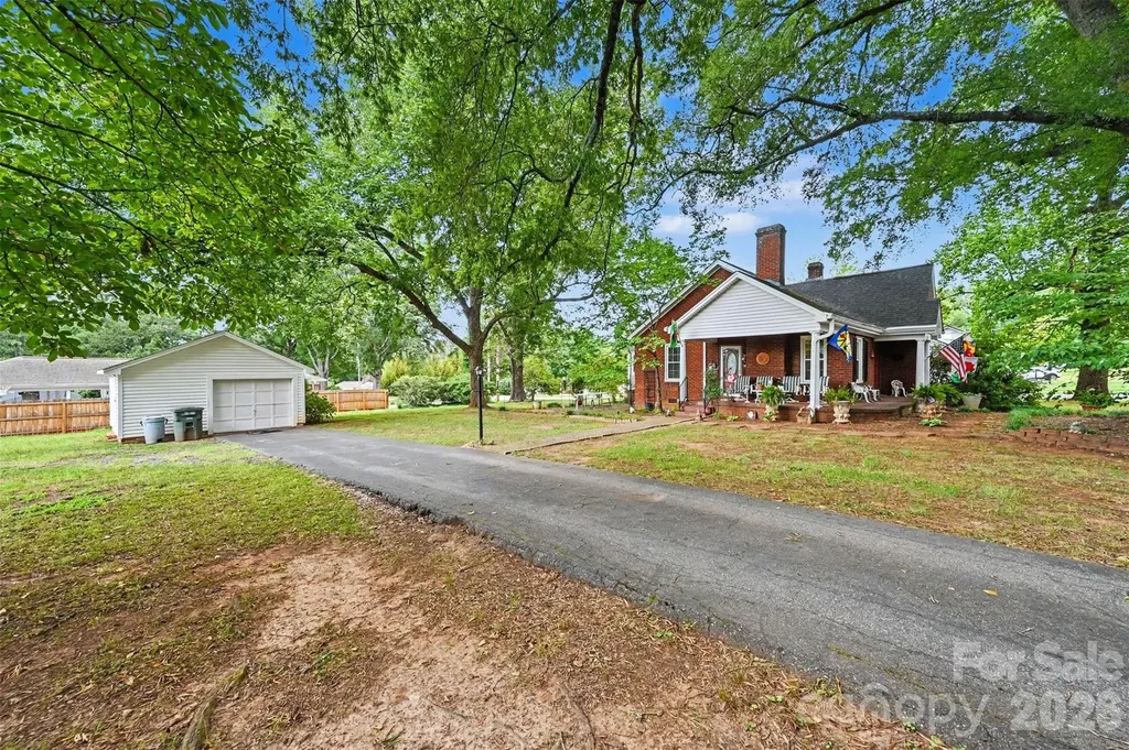 806 S Main Avenue Newton NC 28658